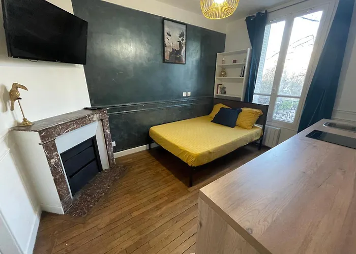 Vintage : Proche Paris Apartment